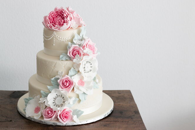 Bild mit Hochzeitstorte